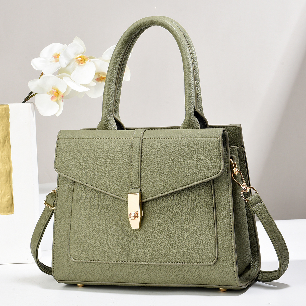 A versatile women's bag manufacturer with lychee pattern texture, a new light-colored women's bag for summer 2024, an export single-shoulder crossbody bag Application Scenario
