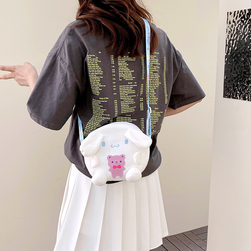 New cute cartoon children's crossbody bag, summer claw machine doll, crossbody hanging accessory bag, portable coin purse Application Scenario
