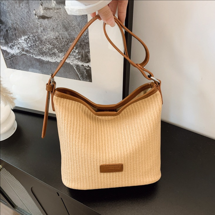 2025 New summer niche design bucket bag, women's retro and fashionable single-shoulder bag, large capacity and versatile crossbody bag full figure
