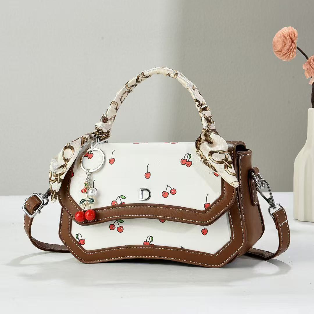 Yin Tao printed small square bag 2025 New style fashionable silk scarf contrasting color saddle bag Versatile hand bag, bill of lading crossbody women's bag details Picture