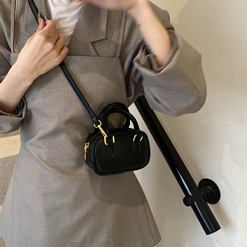 New mini hand-held bowling bag for early spring, a high-quality crossbody bag with a red envelope opening for women details Picture