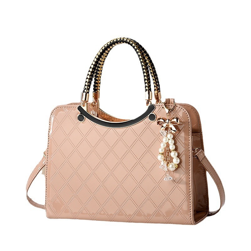 Wholesale of the 2024 new high-quality diamond-shaped hand-held crossbody bag for women, featuring European and American fashion and large capacity single-shoulder bags Item Picture