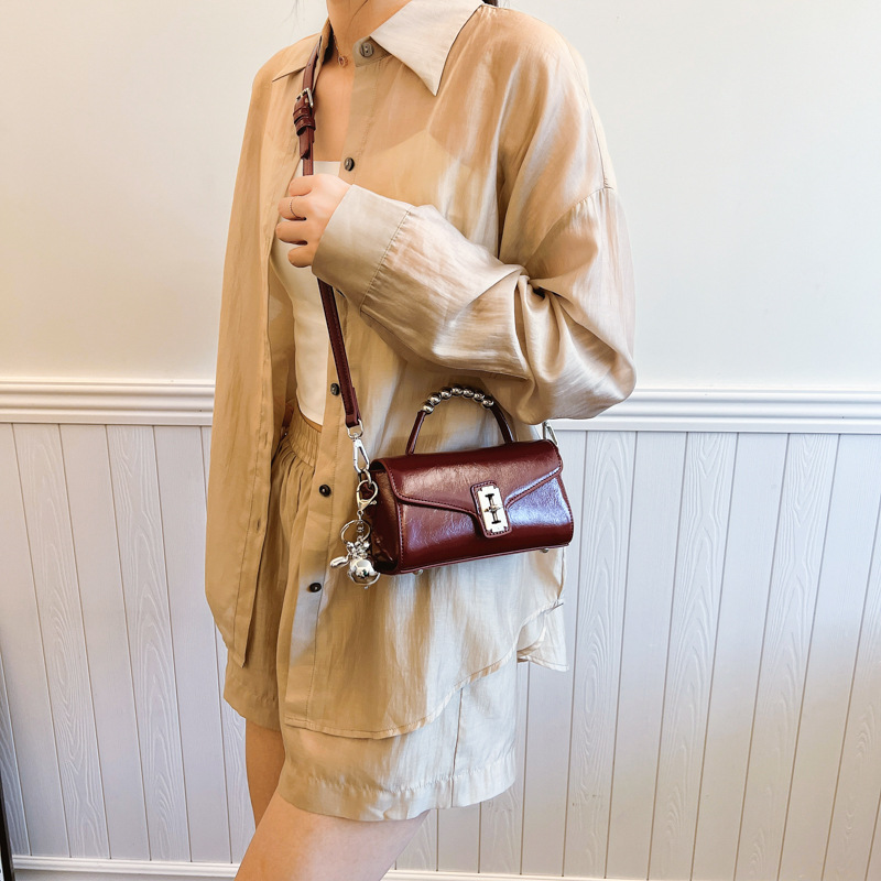 High-end beaded small square bag for women 2024 new mini handbag, fashionable and versatile, casual single-shoulder crossbody bag Application Scenario