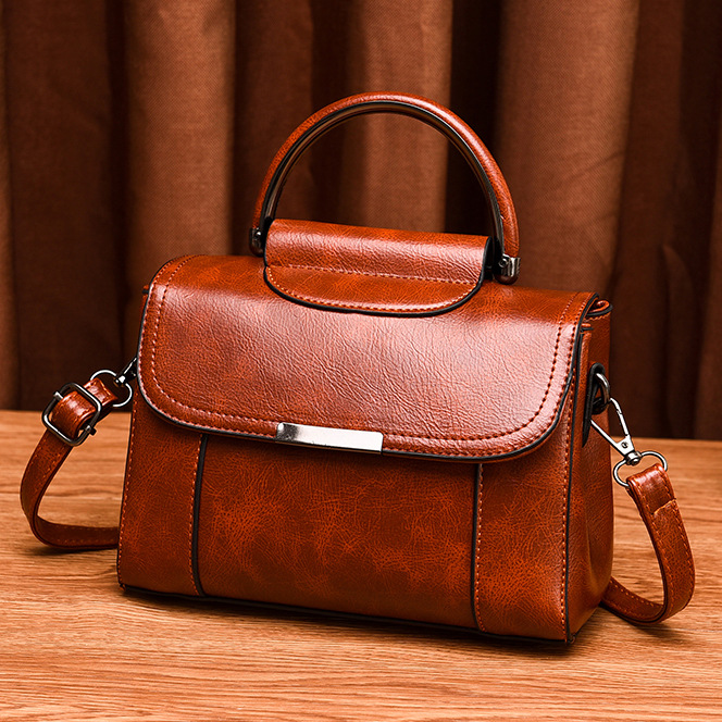 The 2022 new oil-wax leather hand-held small bag for women, a popular and highly recommended one-shoulder crossbody small square bag for cross-camera fashion full figure