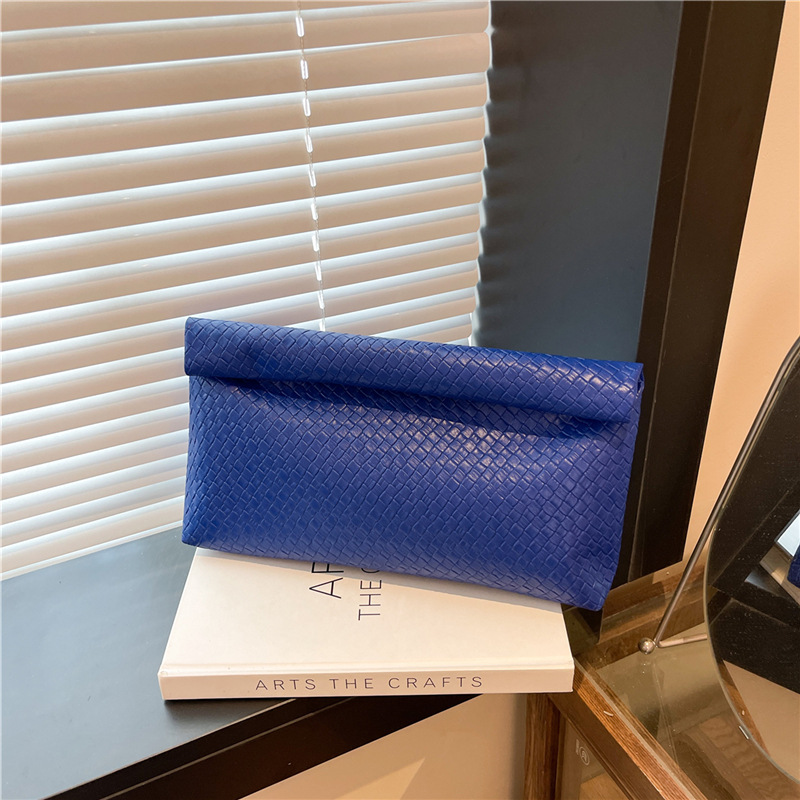 In 2025, this year's popular solid-color casual and stylish spring and summer new large-capacity loose change envelopes for women's handbags are in vogue full figure