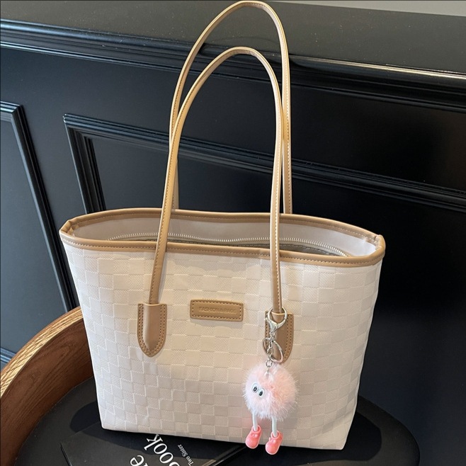 New cross-border Korean-style fashionable hand-held shopping bag, high-end casual shoulder bag, large-capacity commuter tote bag full figure