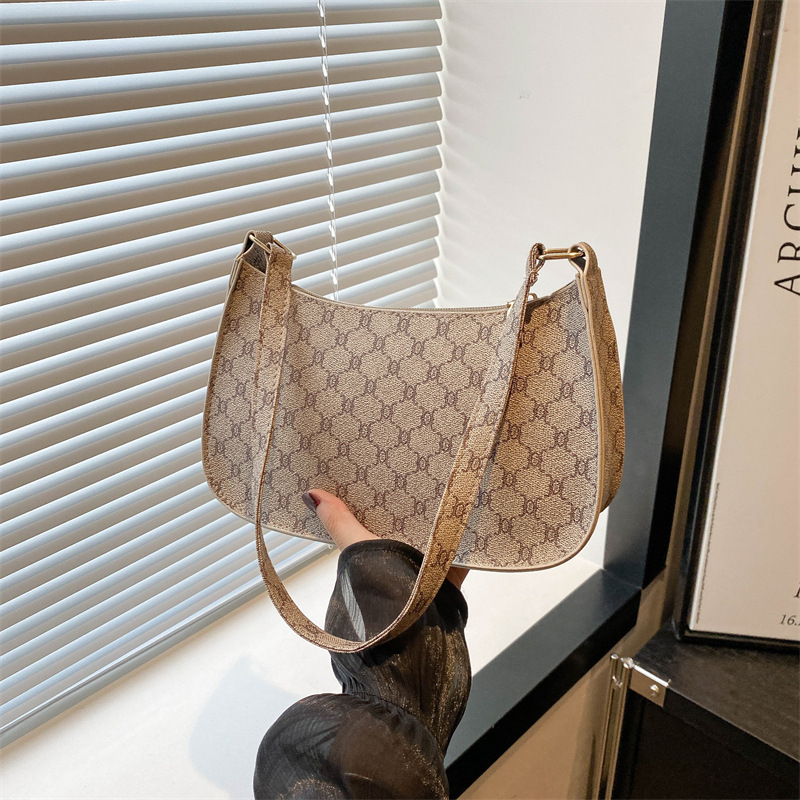 The 2024 new baguette mini bag for women is a Korean-style, stylish single-shoulder underarm bag with a versatile texture and a trendy casual small cross bag full figure