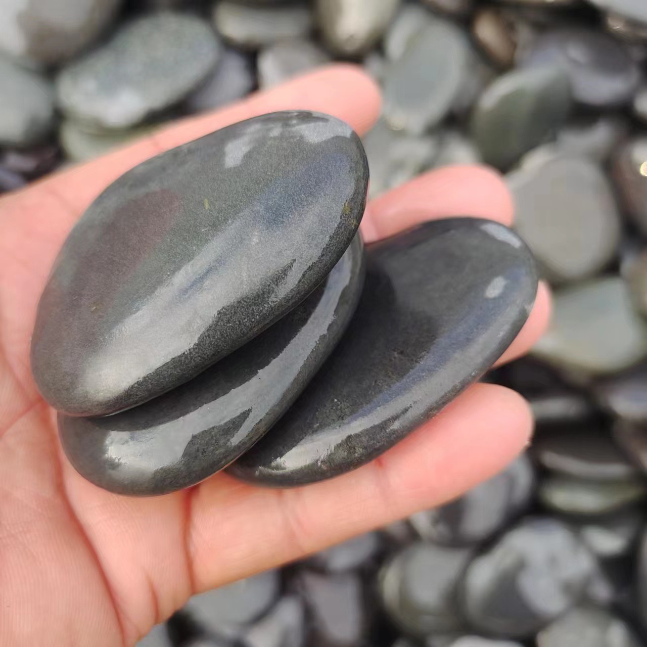 Black painting stones are available in a full range of specifications. Children can DIY hand-painted stones, flake pebbles, and children's hand-painted stones full figure
