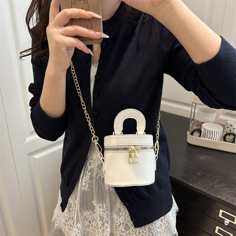 Korean fashion and individuality bucket bag for women, 2025 new style, double zipper design crossbody bag, stylish and trendy handbag details Picture