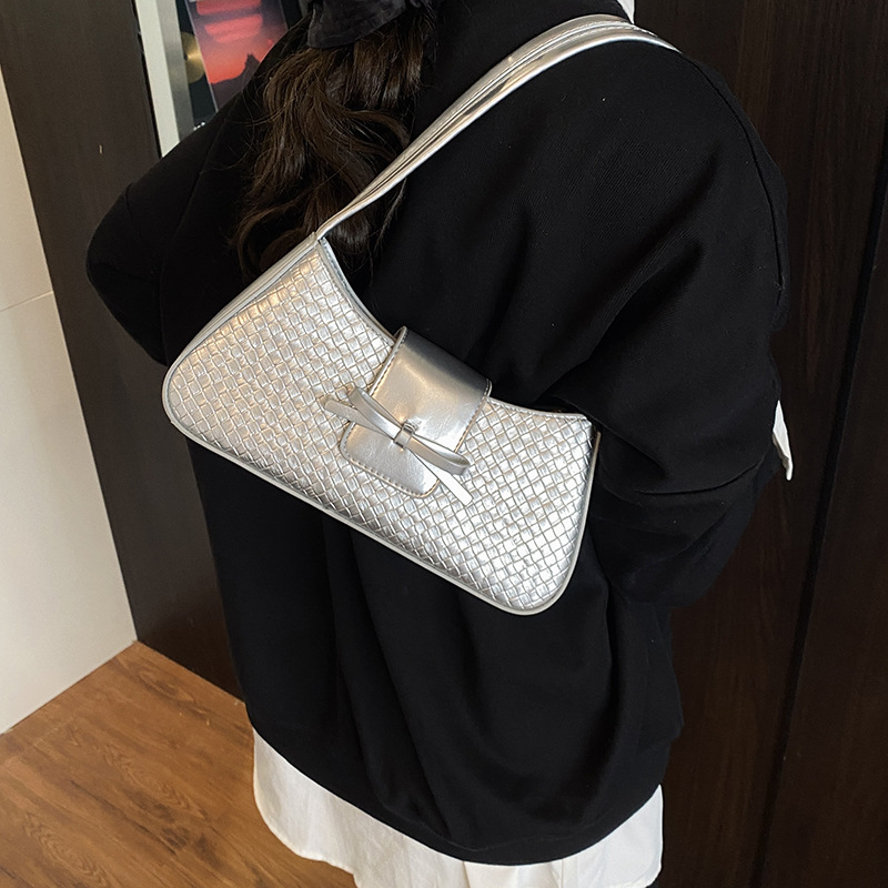 Korean high-end, niche design underarm bag for women 2025 new style, fashionable and elegant, commuting texture, versatile shoulder bag Specification drawing
