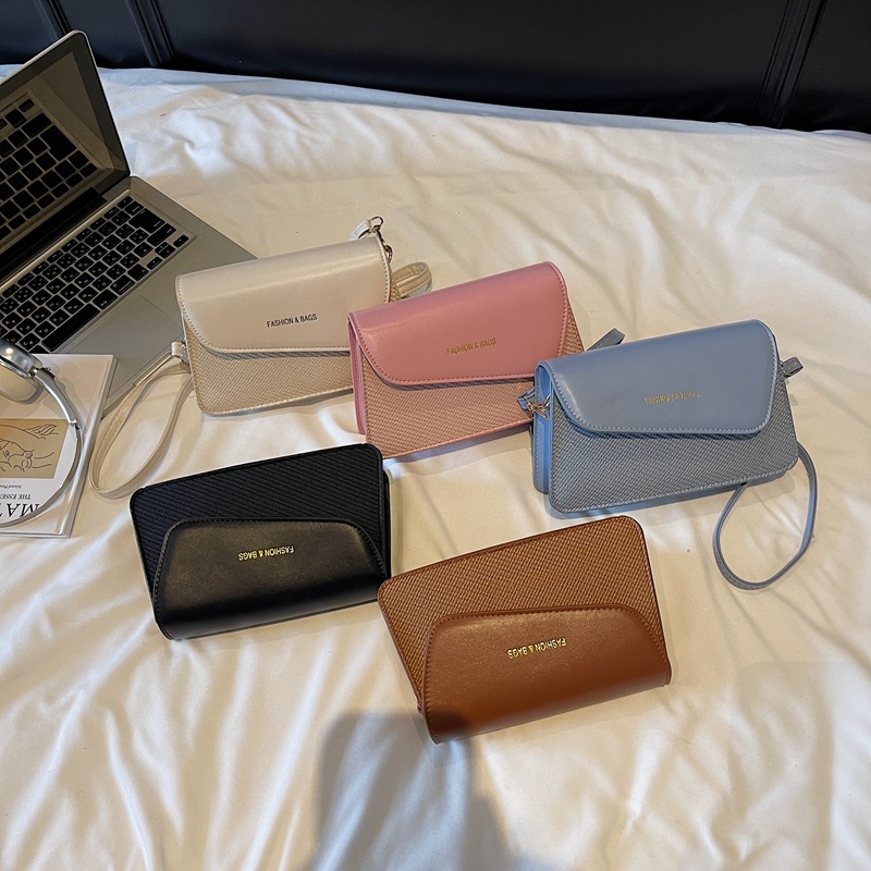 This high-end, stylish and elegant small square bag is a versatile and fashionable commuter women's bag. It is a new 2025 commuter single-shoulder underarm crossbody bag Application Scenario