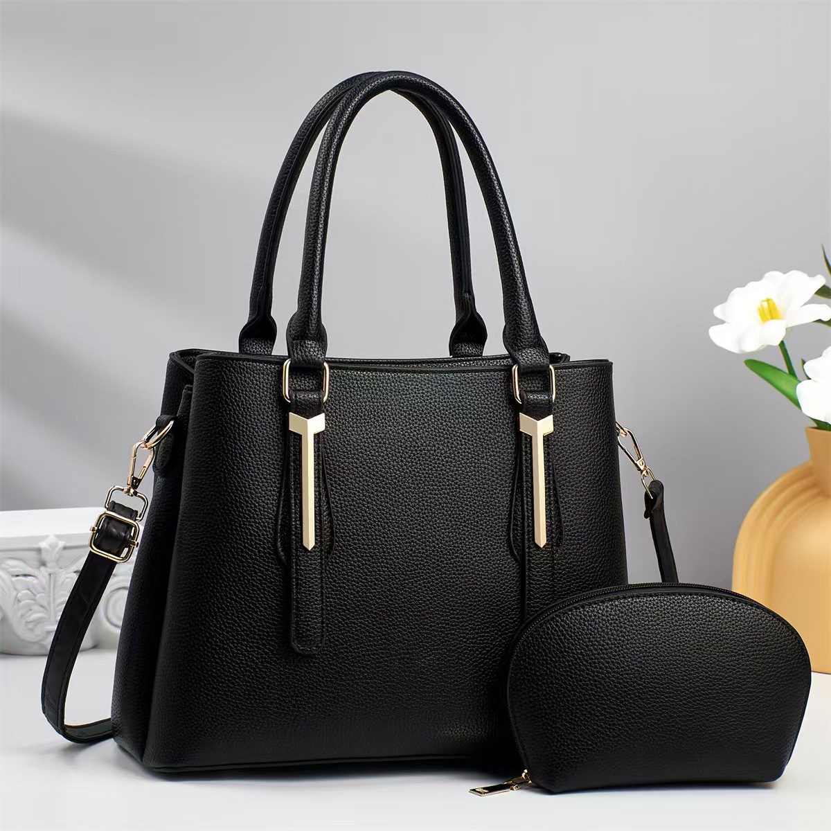 A new retro handbag for women, a large-capacity single-shoulder crossbody bag with three mouths for middle-aged women full figure