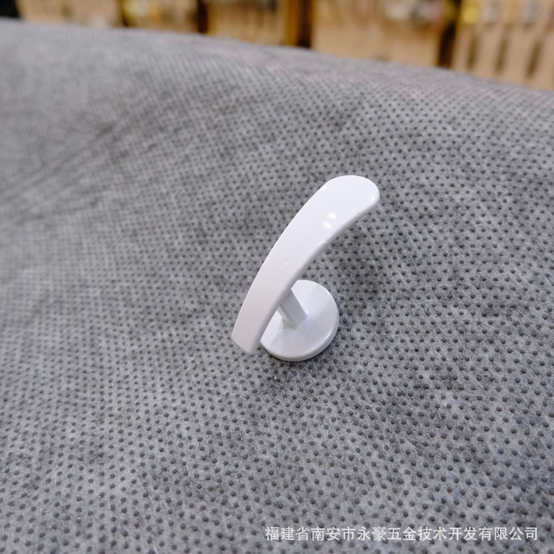 【 Yonghao Hardware 】 Factory direct sales, cross-border supply, high-quality small hooks, curtain hooks, curtain wall hooks, wall hooks details Picture