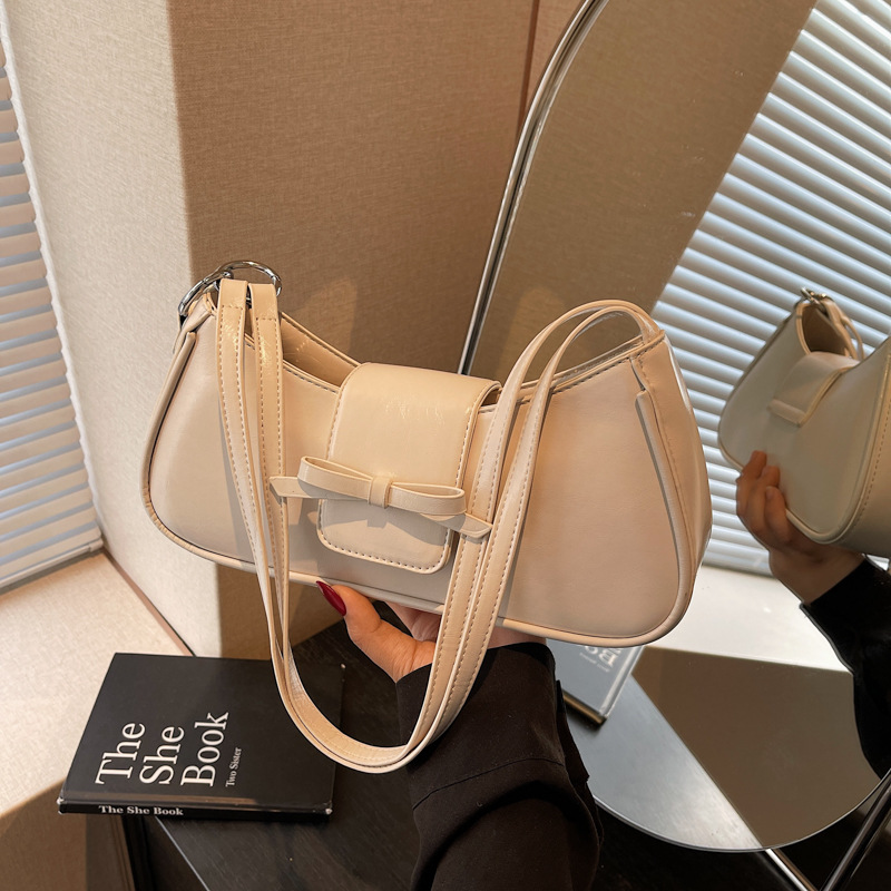 A fashionable Korean-style high-end quality bow underarm bag for women, a new Spring/Summer 2025 versatile Instagram single-shoulder crossbody bag full figure