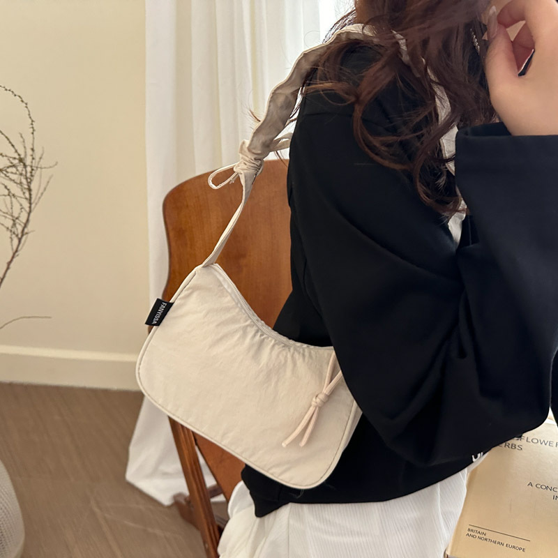 Crescent Dumpling Bag 2025 New Style Casual and lightweight underarm bag for women, retro and versatile small cloth bag, single-shoulder bag details Picture