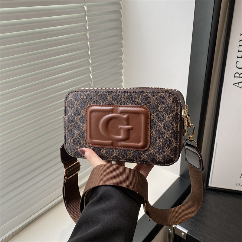 Cross-border trendy wide shoulder strap women's bags, niche trendy new small square bags, small bags, mobile phone bags, single-shoulder bags, crossbody bags full figure