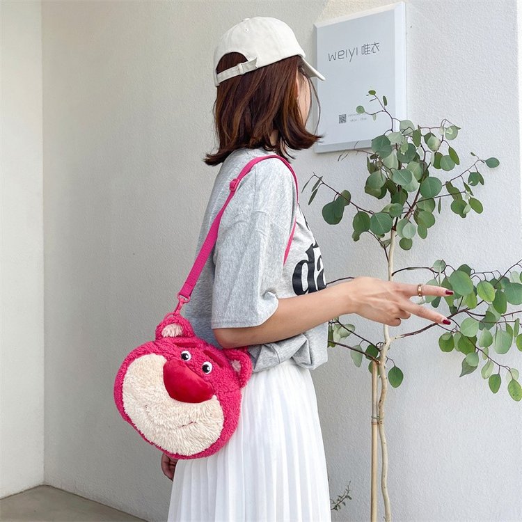 The 2023 new children's bag, a popular and trendy item, is a cute strawberry bear plush single-shoulder bag for girls, boys and babies going out details Picture