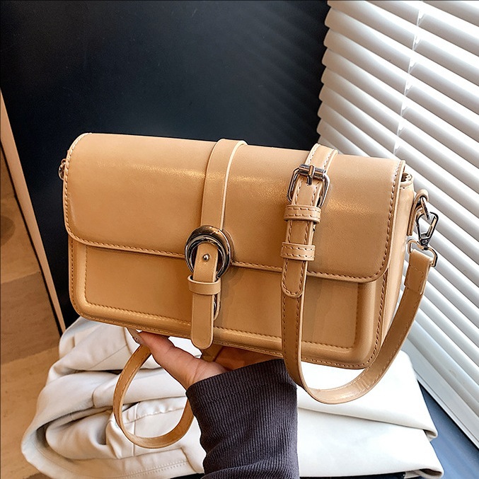 High-end, fashionable and light luxury small square bag 2025 new style, trendy and retro single-shoulder armpit bag, stylish and versatile crossbody bag full figure
