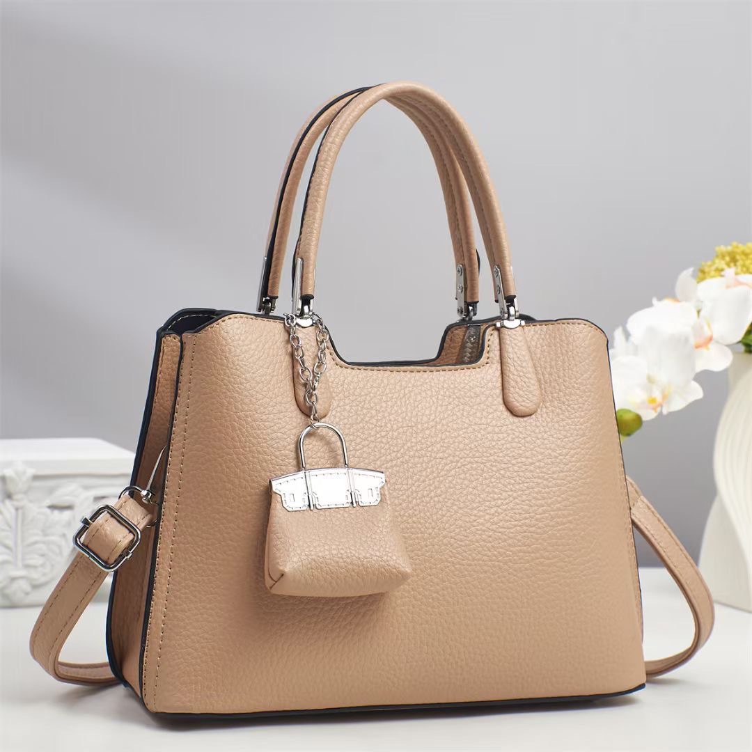 A new minimalist women's handbag for foreign trade, fashionable and versatile, high-quality single-shoulder bag, large-capacity casual and trendy crossbody bag details Picture