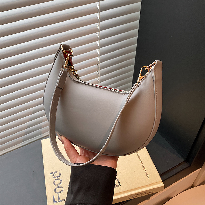 2025 Summer New fashion single-shoulder bag, simple crescent bag, niche commuter bag, French underarm personalized women's bag full figure