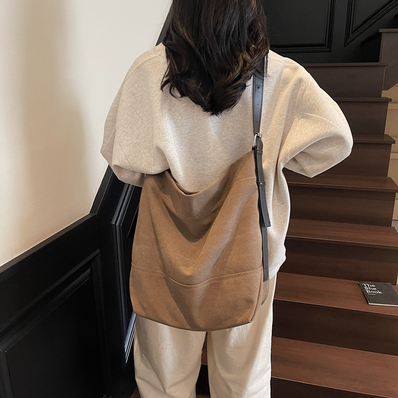 Korean solid color fashionable large-capacity bucket bag for women 2025 new style canvas student commuting single-shoulder crossbody bag Specification drawing
