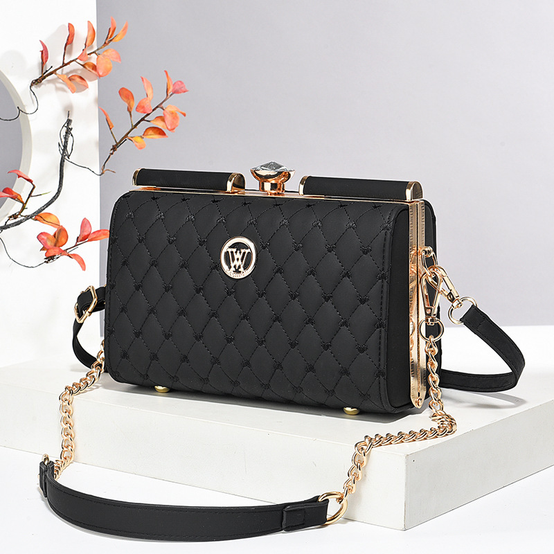 A new fashionable shiny leather crossbody bag with a steel clip design for foreign trade, a light luxury and niche single-shoulder bag with a versatile texture details Picture