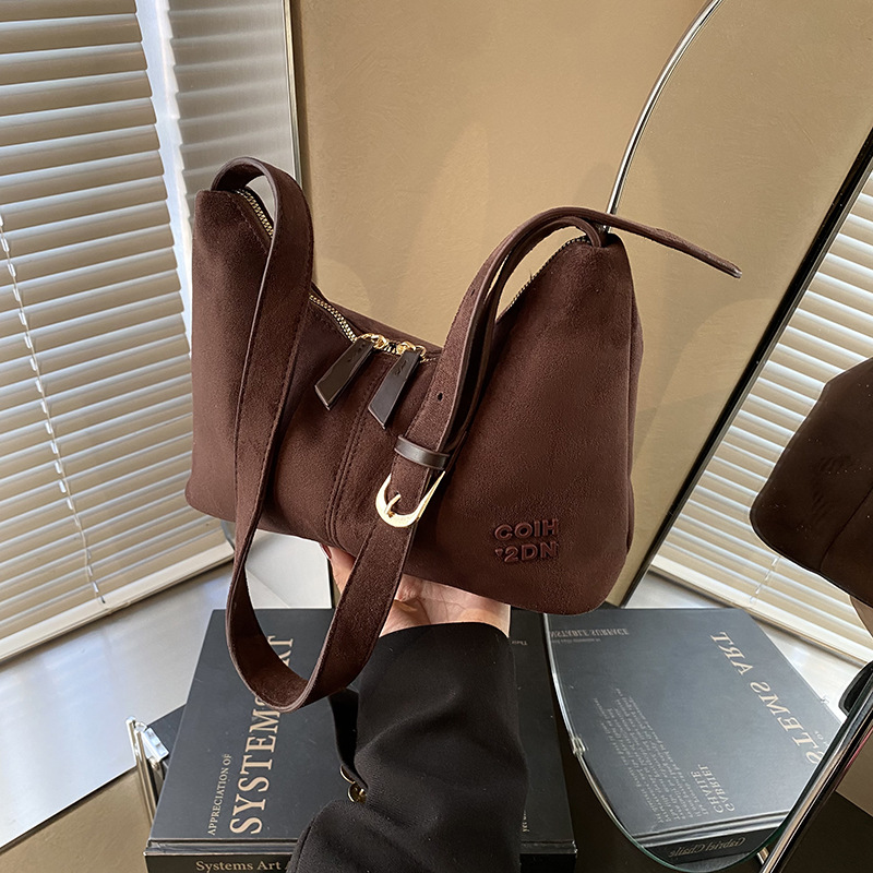 Retro matte bag for women, large capacity 2024 new casual single-shoulder crossbody bag for women's commuting to work, dumpling bag Application Scenario