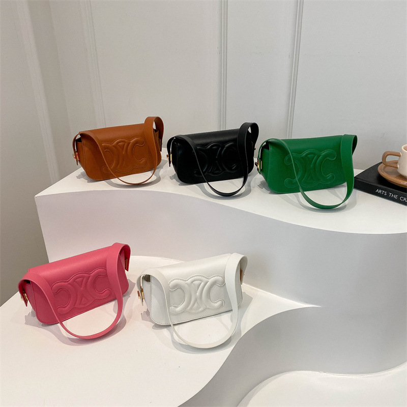 A French commuter baguette bag with a unique texture, a trendy underarm bag for women's 2024 spring/Summer collection, a stylish single-shoulder crossbody bag Application Scenario