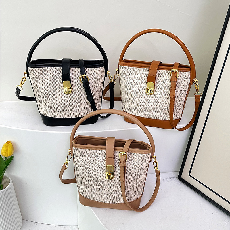 Korean ins casual woven straw bag for women 2025 new vacation-style fashionable hand-held crossbody bag bucket bag Application Scenario