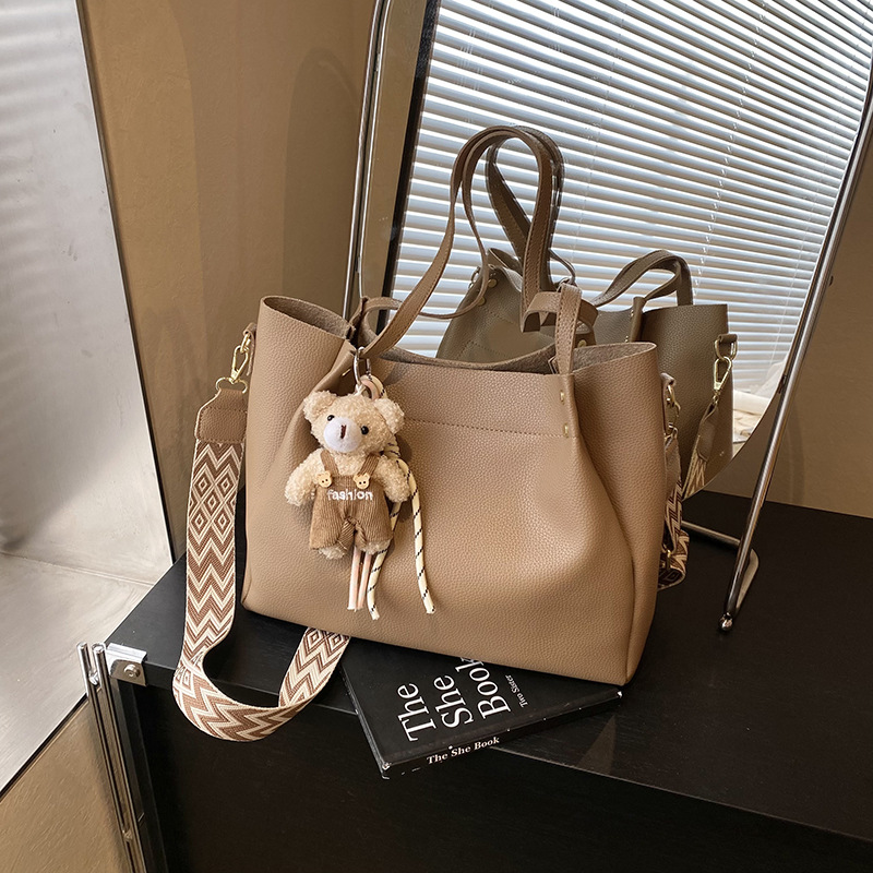 Large-capacity summer commuting single-shoulder bag for women, 2025 new style college student class bag, versatile crossbody tote bag full figure