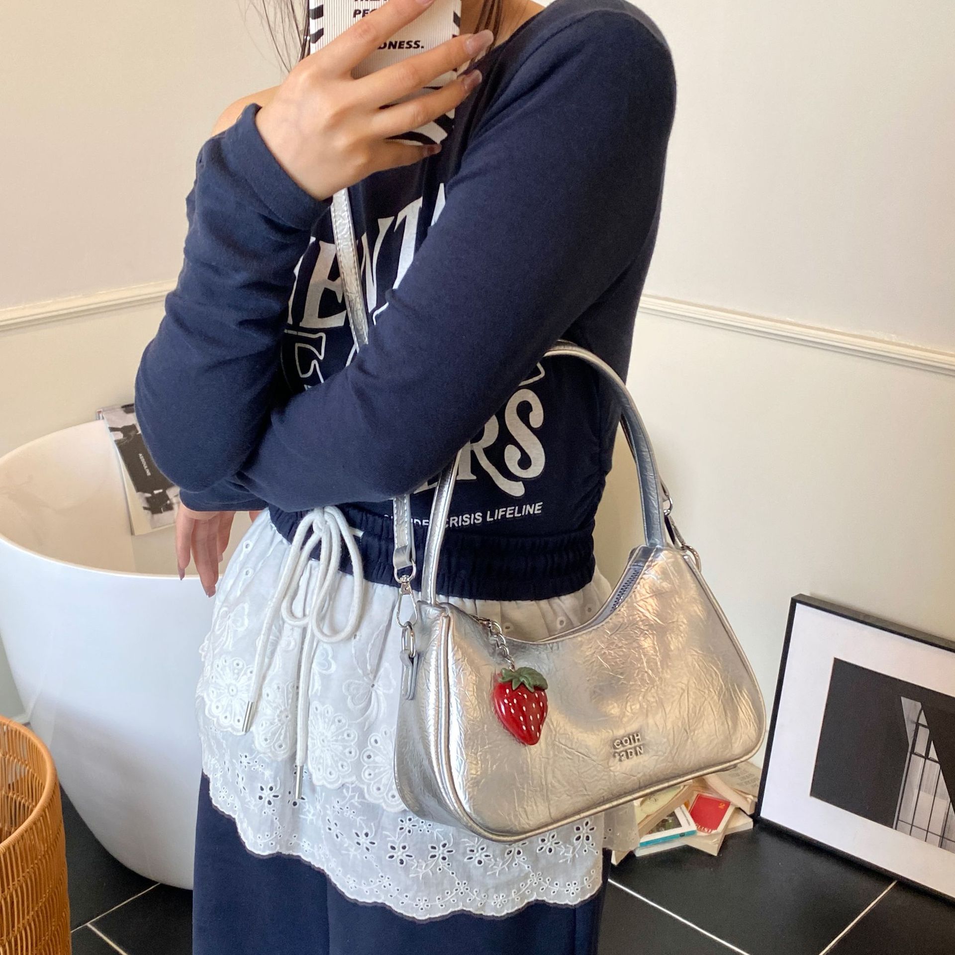 Korean style trendy underarm dumpling bag for women 2025 New fashionable and simple single-shoulder bag, a niche high-end quality crossbody bag details Picture