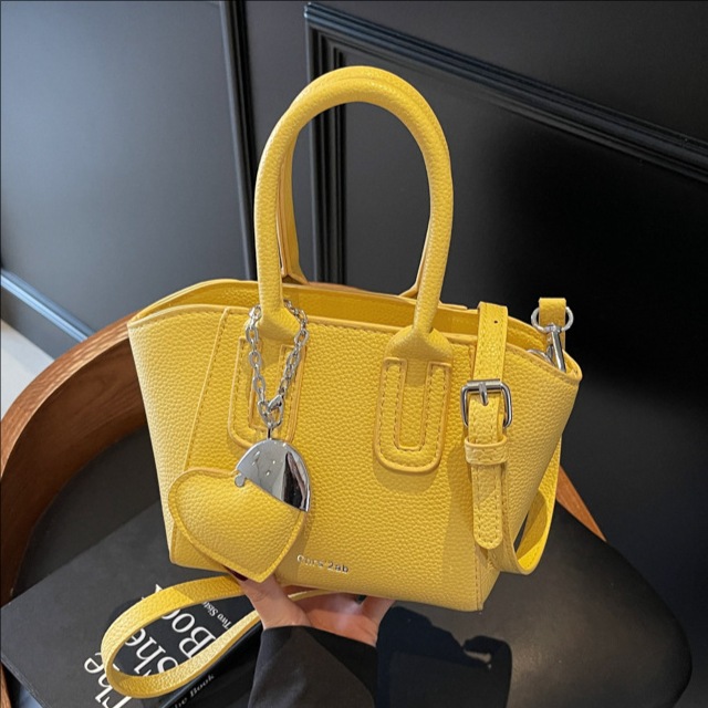 2025 New niche design solid color single-shoulder crossbody bag for women, high-end commuting, lychee pattern hand-held bucket bag for women full figure