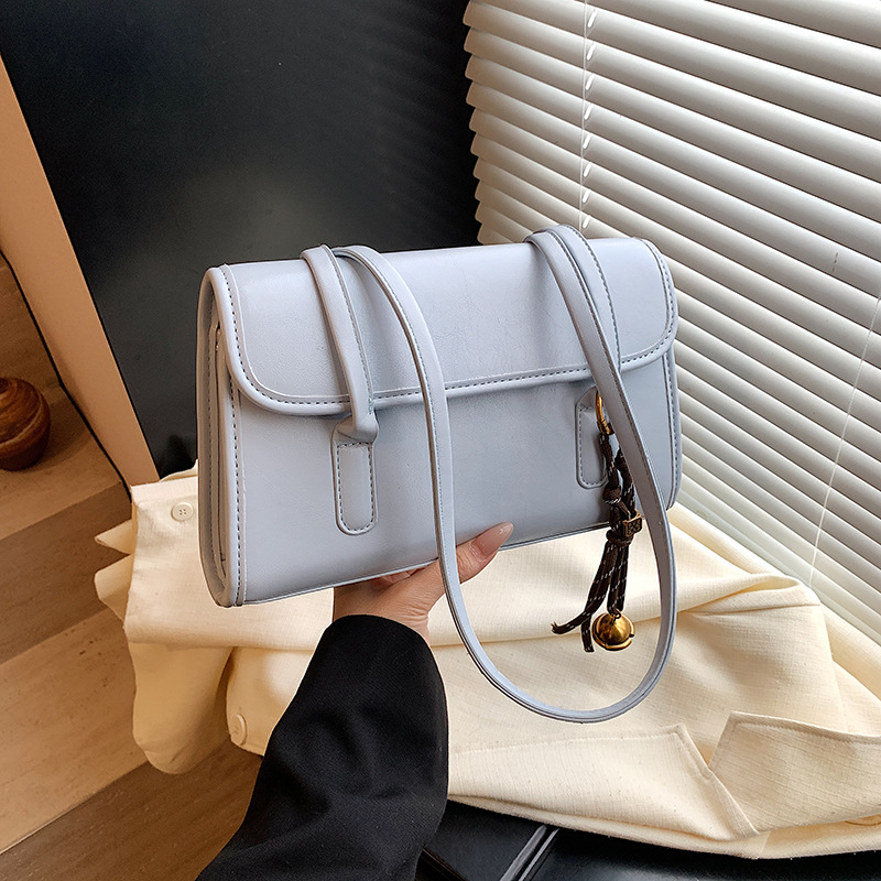 A high-end, niche design bag for women 2025, a trendy and fashionable single-shoulder underarm bag with a large capacity for carrying and commuting details Picture