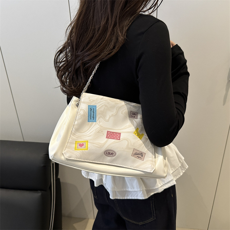 The new casual and simple tote bag for summer 2025, a large-capacity single-shoulder bag for women's commuting to work, and a fashionable underarm bag Specification drawing