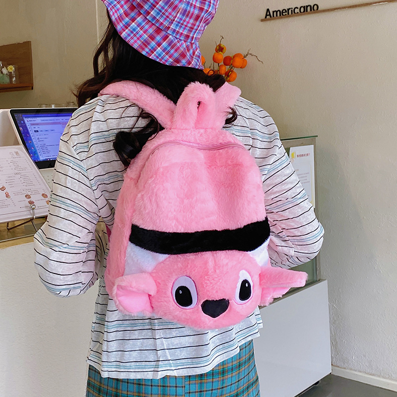 The new cartoon backpack has a large capacity and a girlish heart. When going out, it can be paired with a storage bag and a claw machine doll to exchange for a travel backpack Application Scenario