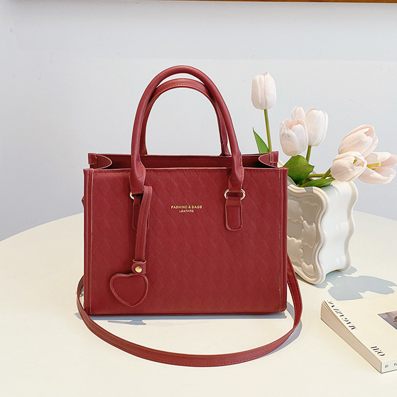 Large-capacity bridesmaid bag, 2023 new autumn wedding bag, crossbody bag, textured hand-held tote bag for school commuting full figure