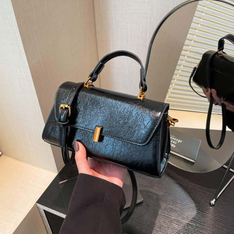2025 New style fashionable small square bag, retro casual bag, trendy quality crossbody bag, women's bag, single-shoulder bag, stylish small bag details Picture
