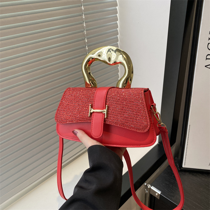 A stylish new large-capacity, simple 2025 texture metal handbag for women, a small square bag for single-shoulder and underarm crossbody full figure