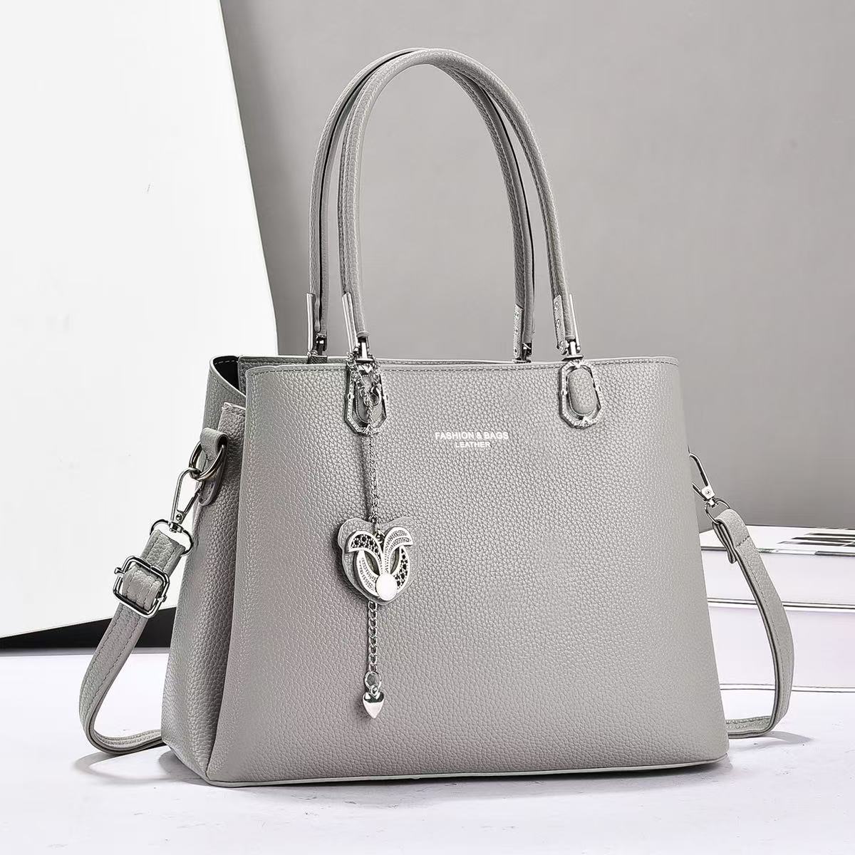 Cross-border 2024 Mom Bag for Women: Fashionable, elegant and trendy, versatile for going out. One-piece delivery service for women's crossbody handbags Application Scenario