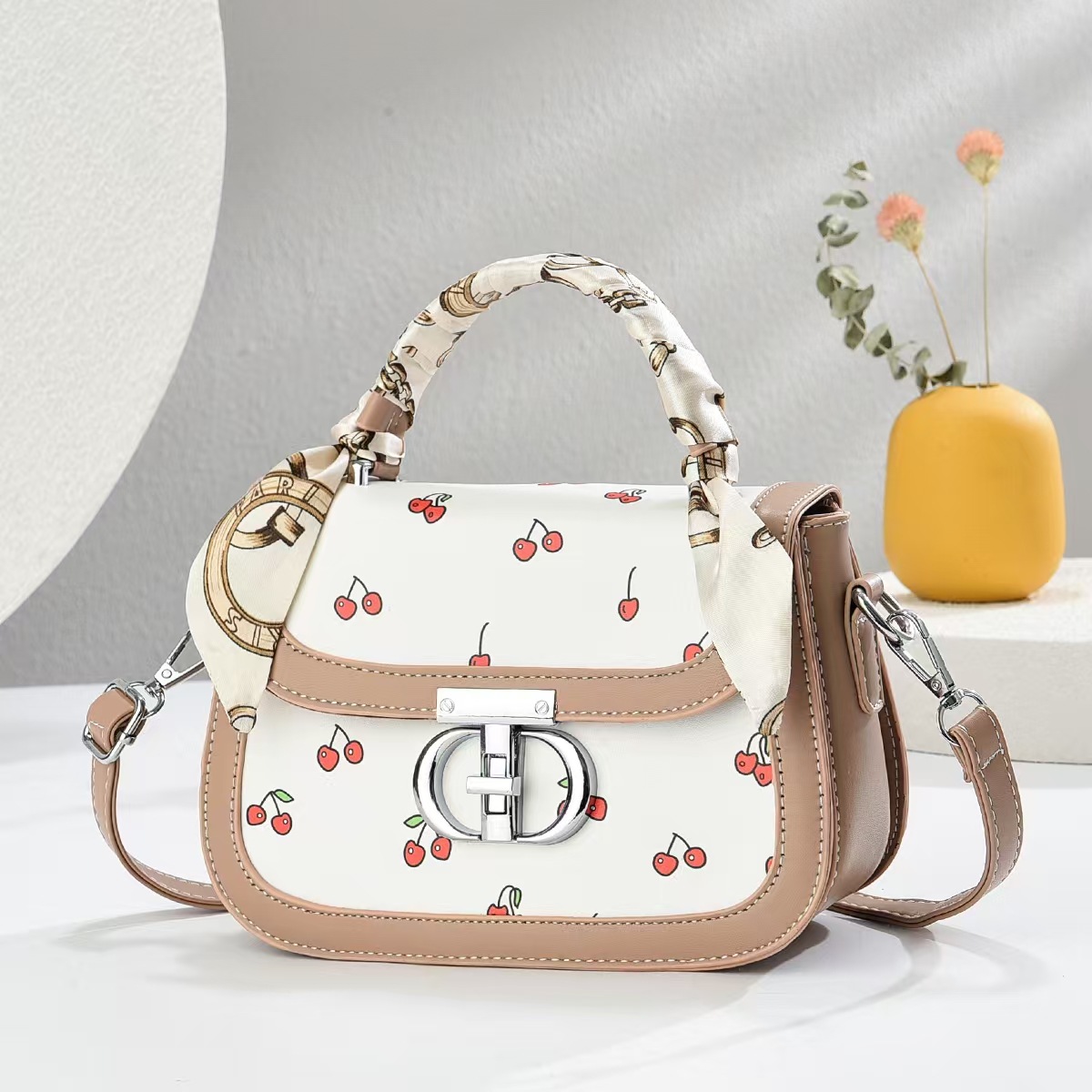The new small cherry print fashionable handbag is a high-quality, stylish cross-border single-shoulder bag with a versatile and trendy crossbody style Application Scenario