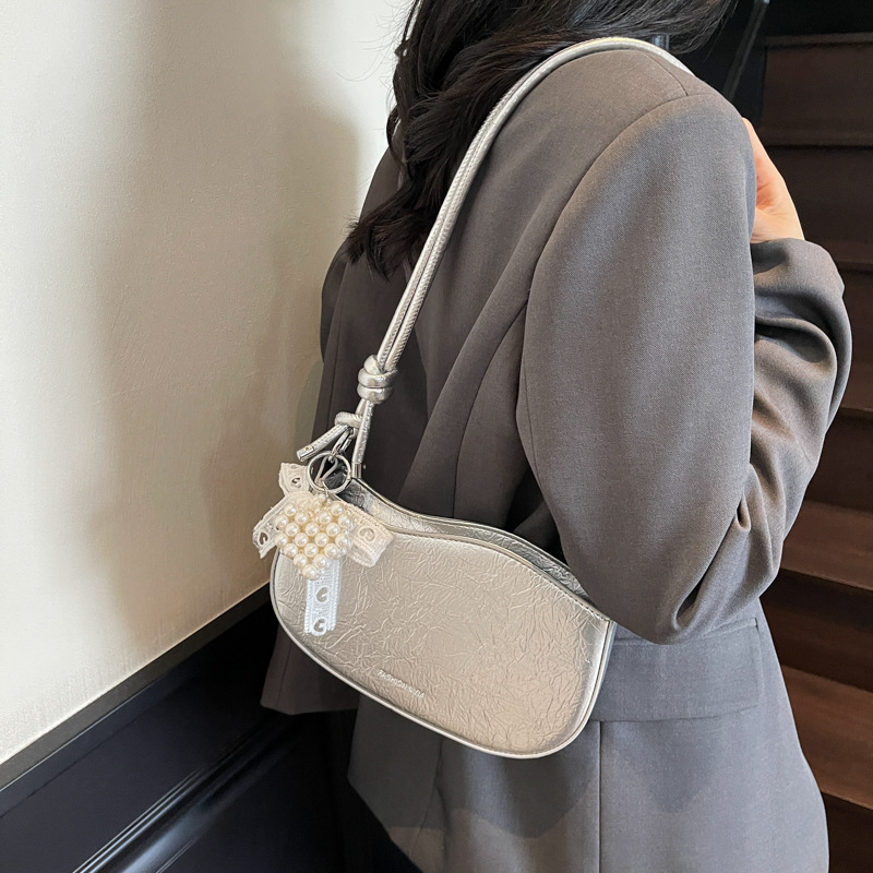 A niche underarm bag with a high-quality texture, a new summer 2025 solid color small square bag, a simple single-shoulder bag, and a versatile crossbody bag details Picture