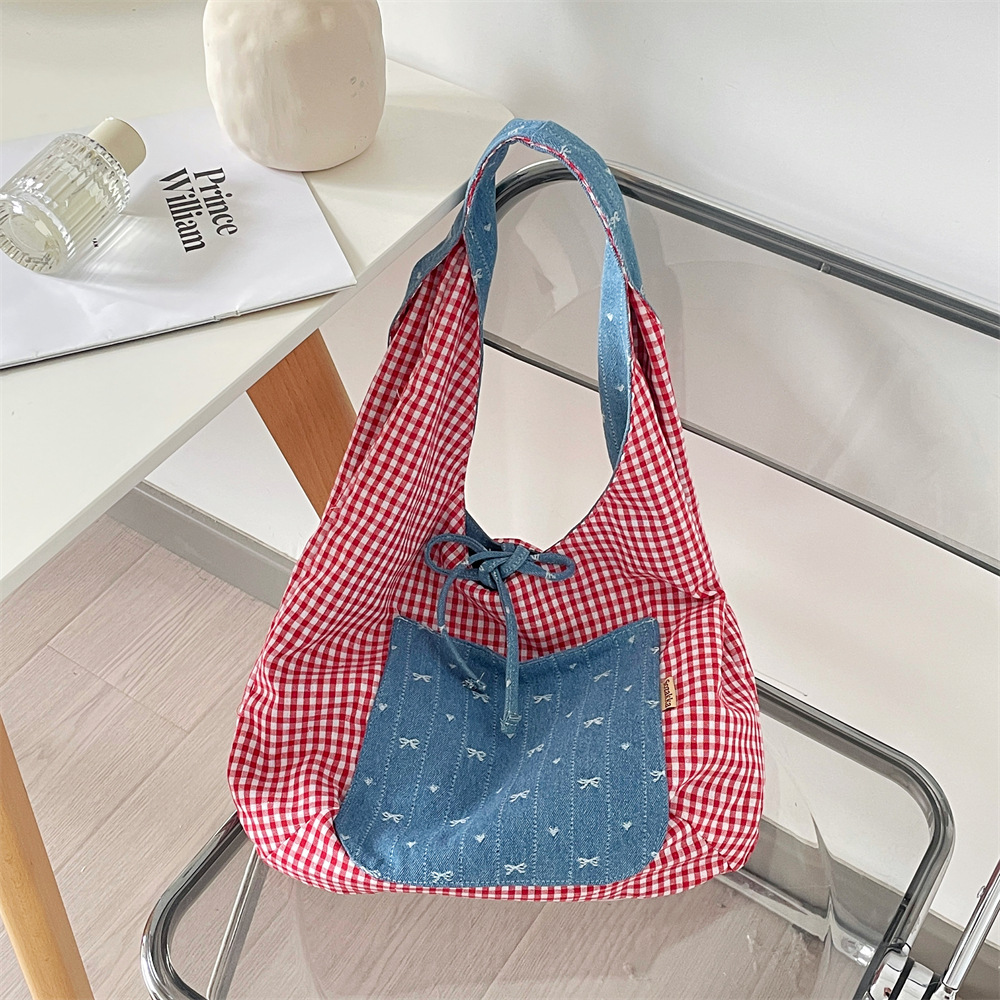 5712 Korean bow large-capacity bag, 2025 new dual-purpose commuter bag, simple and stylish, color-blocking underarm bag Application Scenario