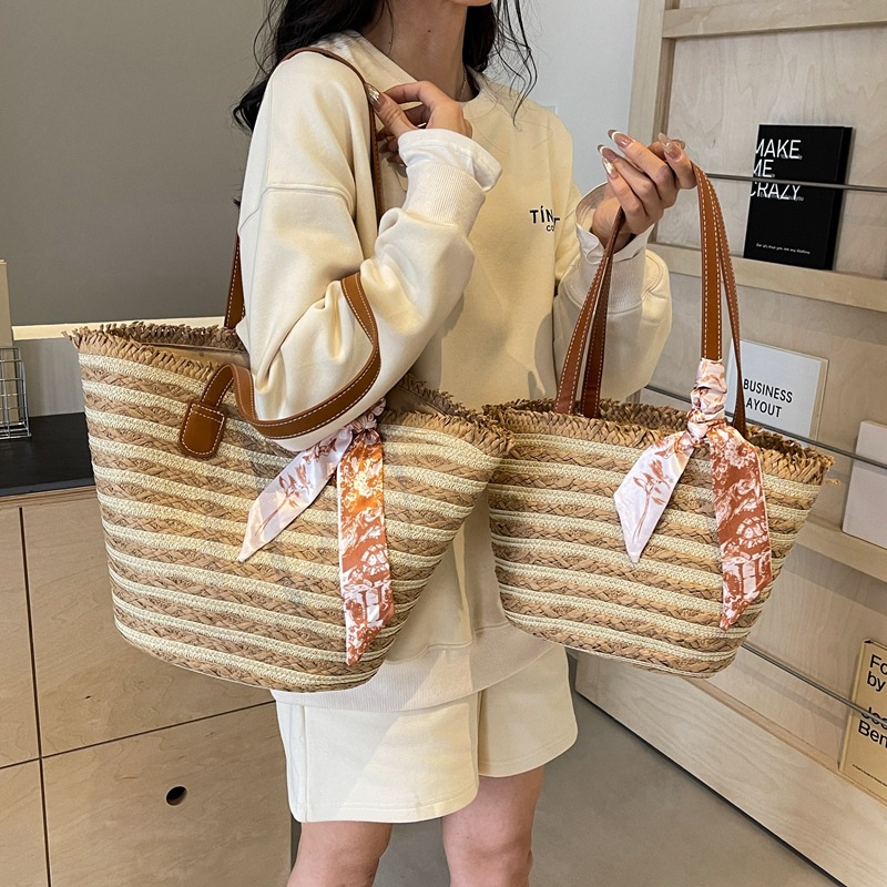 Summer woven straw vegetable basket bag for women, large capacity 2025 new versatile single-shoulder seaside vacation tote bag details Picture