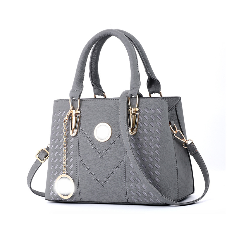 The 2022 new cross-border best-selling women's bag, a stylish and simple European and American single-shoulder bag, versatile crossbody handbag for women Application Scenario