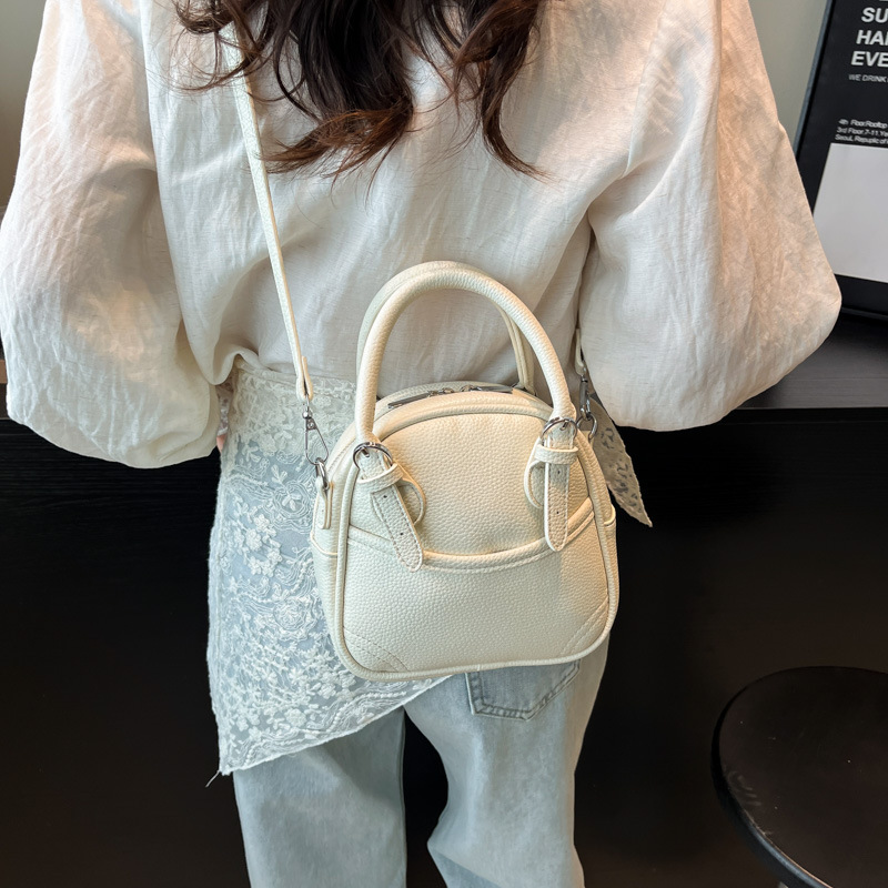 The 2025 new stylish and versatile lychee pattern handbag exudes a sense of sophistication for women. It features a niche design and is a versatile single-shoulder crossbody bag Specification drawing