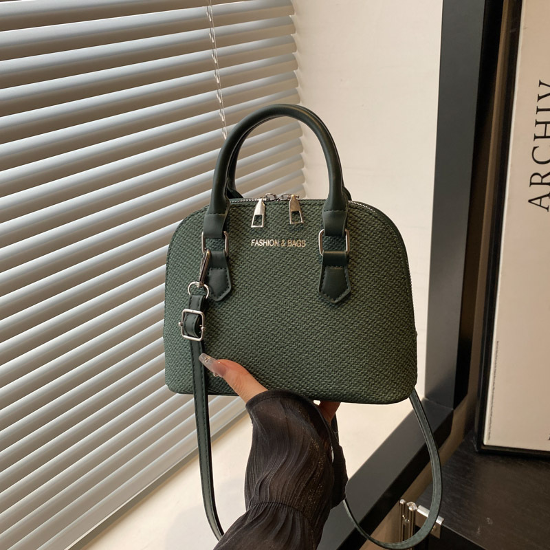 2025 Summer Fashion, high-end texture, hand-held shell bag, retro crocodile pattern, versatile and trendy single-shoulder crossbody bag full figure