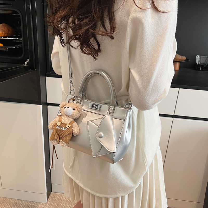 The Korean version of the trendy and fashionable Kelly handbag for women in 2025, a new high-end quality single-shoulder bag, a niche and versatile crossbody bag Specification drawing
