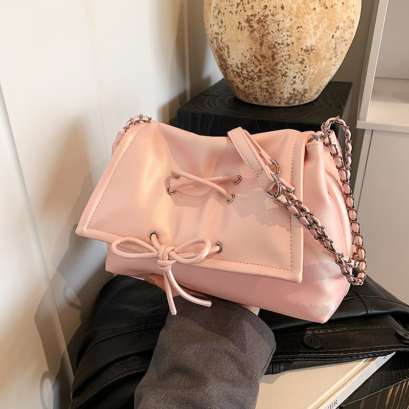 A trendy and stylish 2025 ballet single-shoulder large-capacity bow tote commuter chain women's bag details Picture
