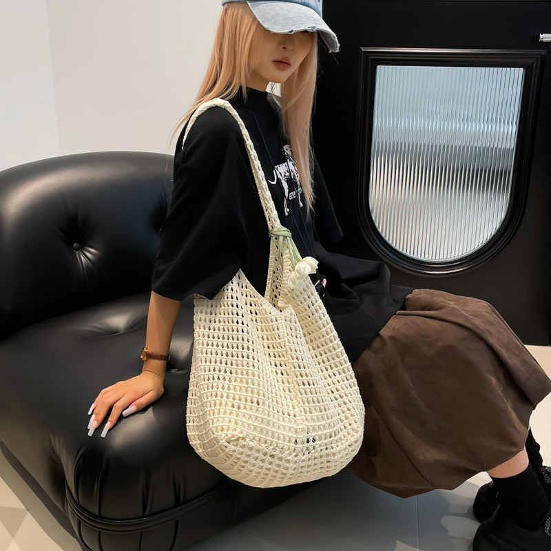 Korean-style fashionable hollowed-out bucket bag for women, a new summer 2025 versatile casual vacation beach knitted single-shoulder bag details Picture