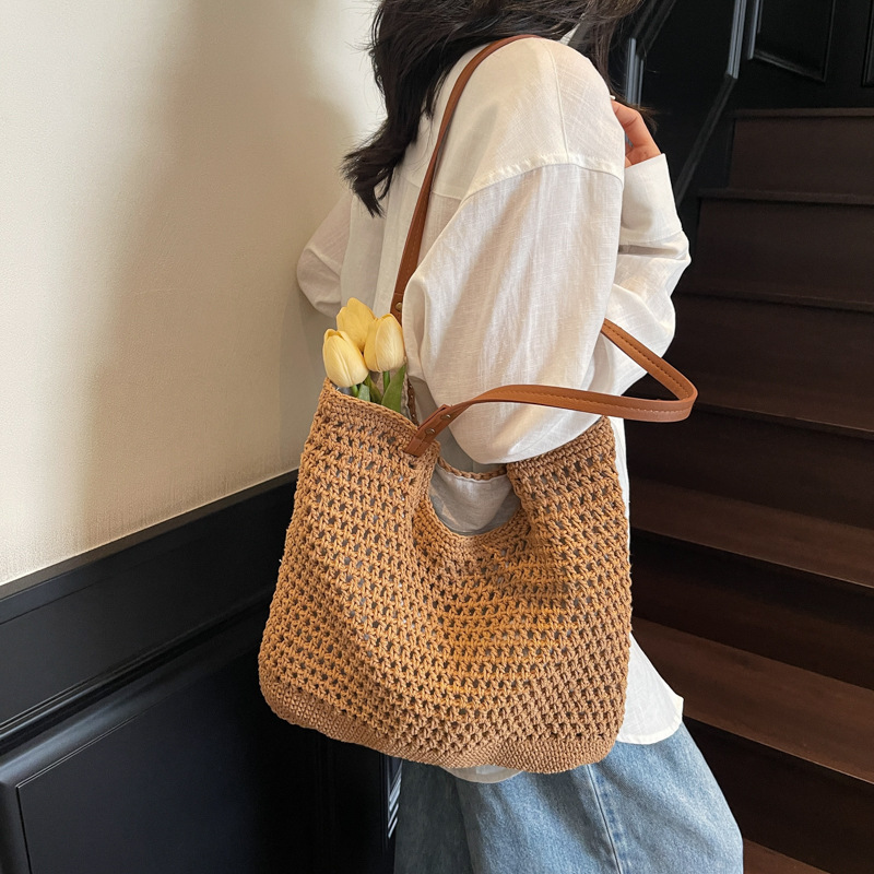 Korean-style women's high-end bucket bag, large-capacity underarm bag, new straw woven bag for summer 2025, fashionable single-shoulder bag details Picture